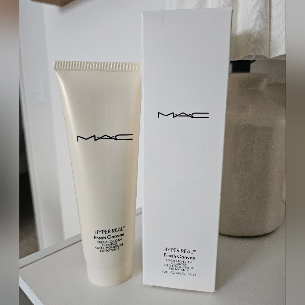 MAC Hyper Real Fresh Canvas Cream To Foam Cleanser